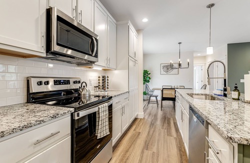 Fairview House | Stylish & Modern Home 15 mins to DT AVL-Games, Grill, 2 Porches, Stocked Kitchen