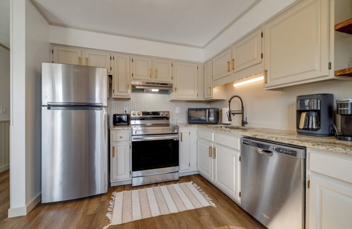 Elizabethton Condo | STYLISH TWIN CONDOS, sleeps 12, private fenced yards, firepits, easy parking