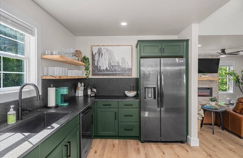 Campton Cabin | Stylish Woodland Cabin in w/Sauna & Hot Tub