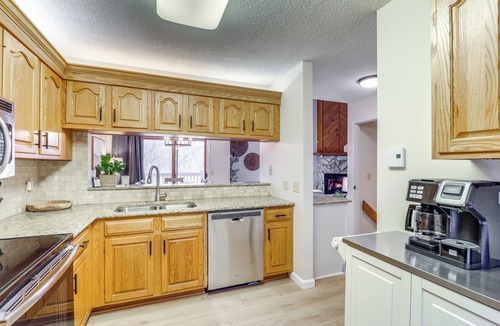 Sugar Mountain House | Sugar Mountain Chalet w/Hot Tub & Ski Shuttle!