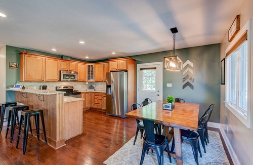 Sugar Mountain Cabin | Sugar Rush - Sugar Mtn home with views, fire pit, hot tub!