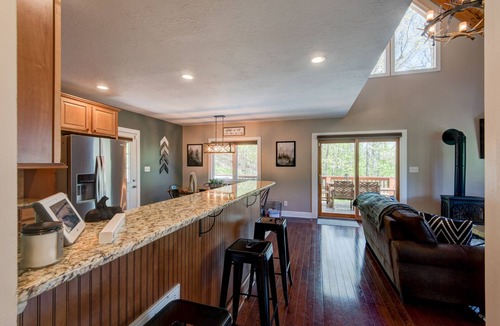 Sugar Mountain Cabin | Sugar Rush - Sugar Mtn home with views, fire pit, hot tub!
