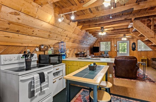 Wellington Cabin | Sugar Shack- Firepit, Wood Stove, Grill, WiFi