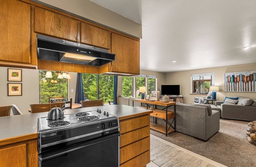 Ardenvoir House | Sugar Shack - Peaceful and Private Remodeled Cabin