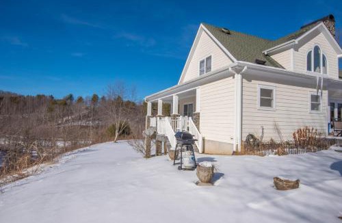 Lansing House | Sullivan Farm at Helton Creek - Fire Pit - Foosball - Fireplace