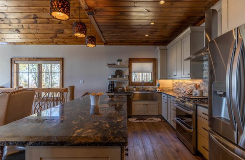 Banner Elk Cabin | Summit Haven - Luxury home in Eagles Nest, hot tub, gameroom