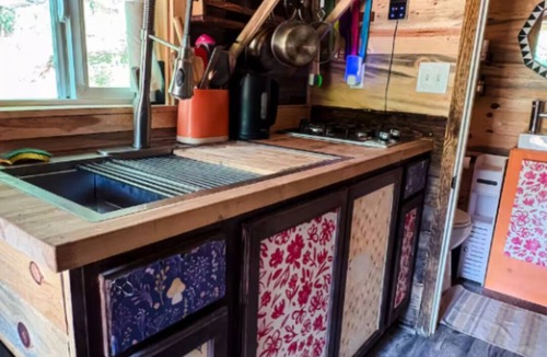 Jefferson Cottage | Sun Soaked Tiny House Cottage in Charming Jefferson