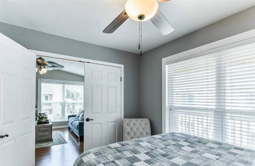 Galveston Condo | Sunny Escape | 2 bedrooms | Pool | by Rose