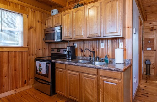 Campton Cabin | Sunrise Cabin- Hot Tub, WiFi, Firepit, Grill