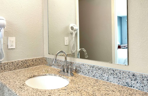 Williamstown Hotel | Sunrise Inn Williamstown