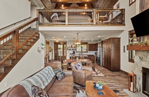 Elk Park House | Sunset Holiday at Eagles Nest - community amenities, pet friendly