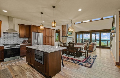 Elk Park House | Sunset Holiday at Eagles Nest - community amenities, pet friendly