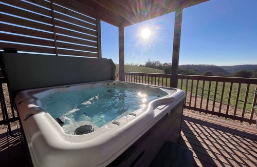 Rogers Cabin | Sunset Ridge- Natural Bridge, Sunset View, Hot Tub