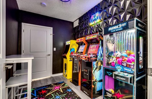 Royal Crest Rancheros House | Sunset Royale - The Ultimate Vegas Getaway