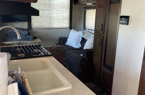 Dandridge RV Rental | Sunset Seeker is a cozy camper with Hot Tub and Gorgeous Lake Views!