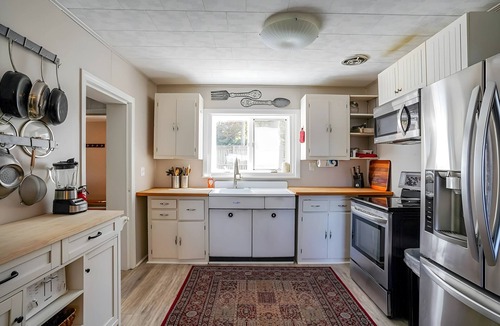 Swanton House | Sunset View: Lakefront Pet-Friendly + Hot Tub + Dock
