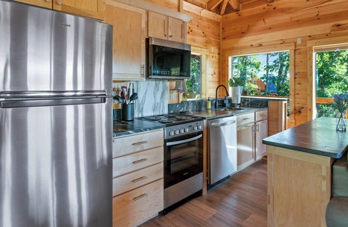Frenchburg Cabin | Sunsets 4ever Cabin- 360 views 2-bedroom cabin with WiFi & Hot Tub