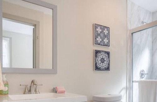 Cincinnati House | Sunshine Cottage 10min to Downtown & Nature Trails