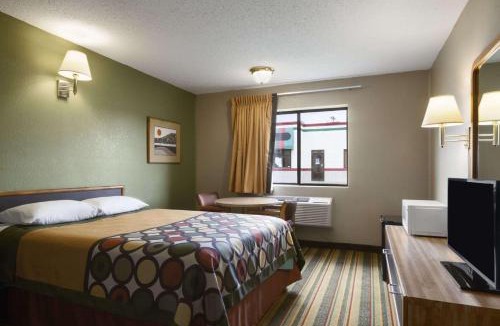 Blackwell Hotel | Super 8 by Wyndham Blackwell