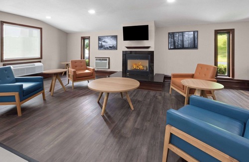 Bridgeport Hotel | Super 8 by Wyndham Bridgeport/Clarksburg Area