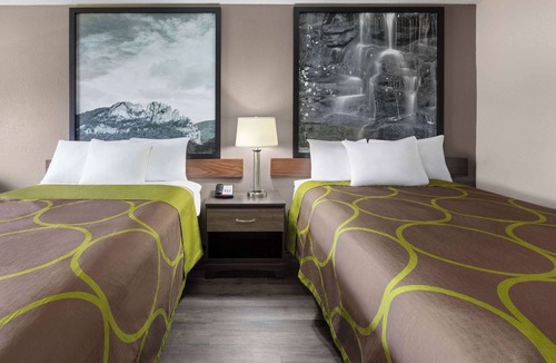 Bridgeport Hotel | Super 8 by Wyndham Bridgeport/Clarksburg Area