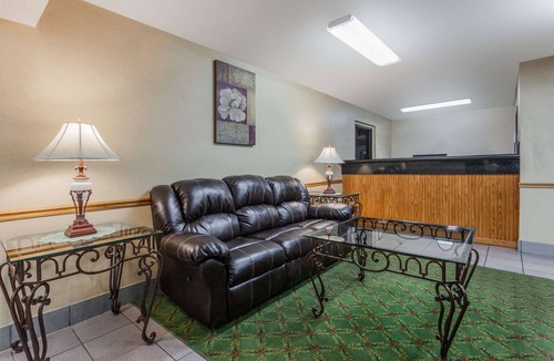 Carrollton Hotel | Super 8 by Wyndham Carrollton