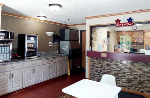 Spring Hill Hotel | Super 8 by Wyndham Dunbar/Charleston Area