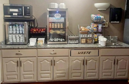 Spring Hill Hotel | Super 8 by Wyndham Dunbar/Charleston Area