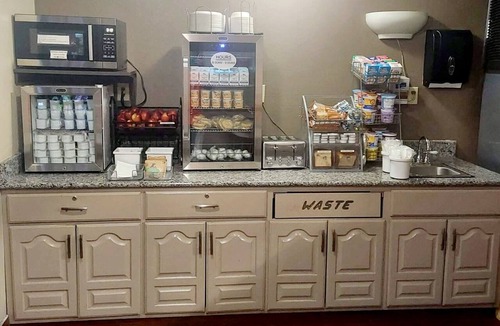 Spring Hill Hotel | Super 8 by Wyndham Dunbar/Charleston Area