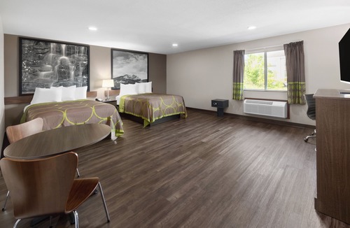 Kingmont Hotel | Super 8 by Wyndham Fairmont