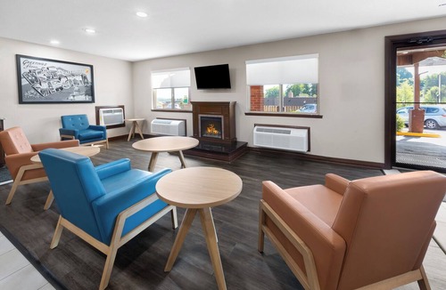 Kingmont Hotel | Super 8 by Wyndham Fairmont