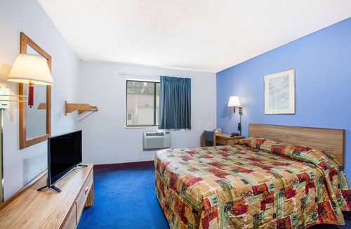 Hot Springs Hotel | Super 8 by Wyndham Hot Springs