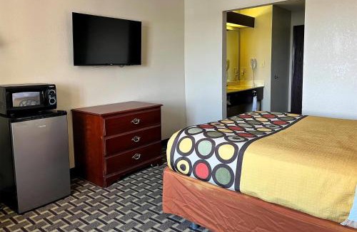 Madison Hotel | Super 8 by Wyndham Madison IN