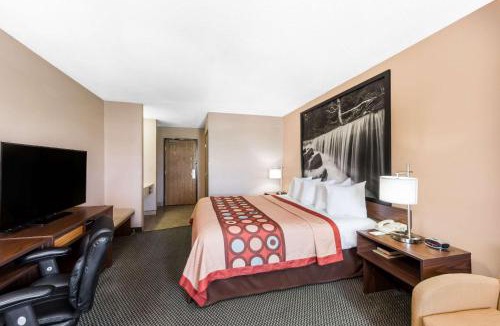Winfield Hotel | Super 8 by Wyndham Winfield-Quail Ridge Area