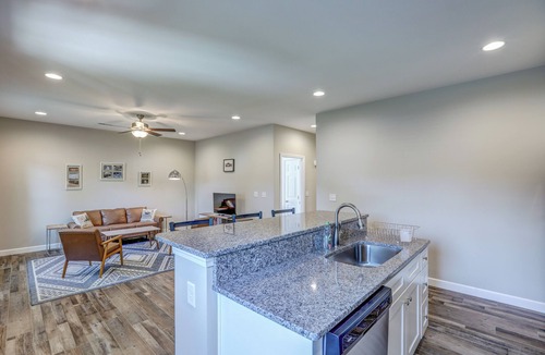 Johnson City House | Super-cute, 2022-built, 1 king BR/1 office house in Johnson City - WFH-friendly