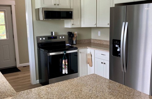 Dry Ridge House | Super cute and Cozy 2-bedroom house with AC and WiFi in dry ridge