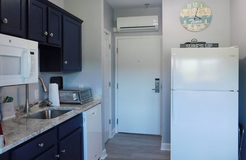 Huddleston Apartment | Surfboard-Themed Huddleston Studio w/Beach Access