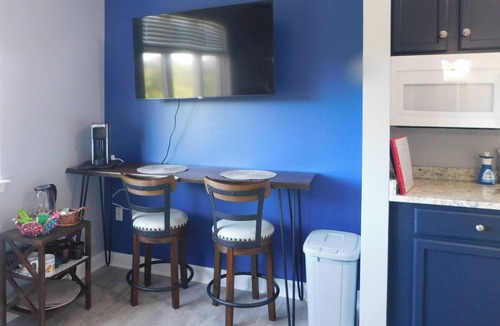 Huddleston Apartment | Surfboard-Themed Huddleston Studio w/Beach Access