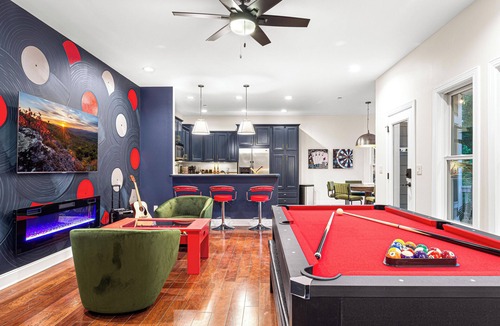 Swannanoa House | Swannanoa Retreat | Sauna + Movie Room + Arcade