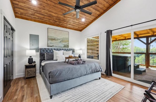 Rogers House | Sweet Rock Cabin - Romantic Sauna Views Hot Tub