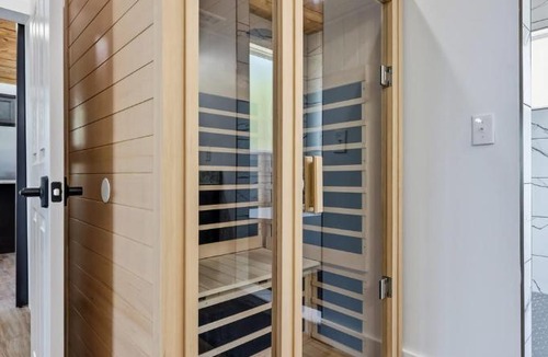Rogers House | Sweet Rock Cabin - Romantic Sauna Views Hot Tub