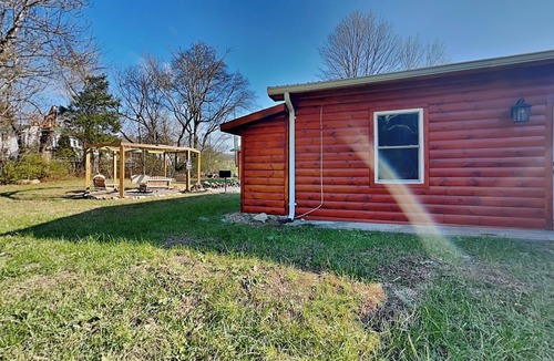 Sevierville Cabin | Swinging S'mores by Jackson Mountain Rentals