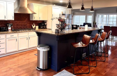 Omaha House | Table Rock Lake View House with private pool and Hot tub!! Marina minutes away