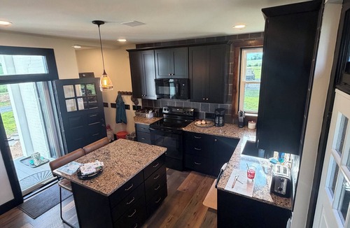 Martinsburg House | Terrific restored modern farmhouse on 75 acre preserve near Shepherdstown.