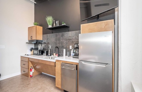 Central Business District Apartment | The 333 Suites 204 Stay for 2