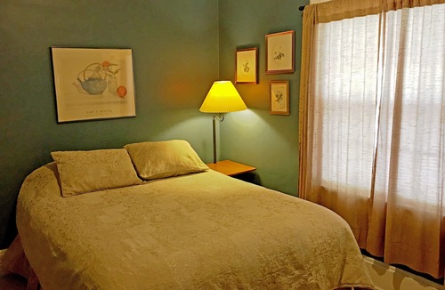 Flat Rock Cottage | The Azalea Cottage 3 bedroom 3 bathroom- Sleeps 6 Located in Flat Rock, NC