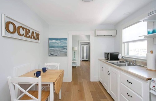 Newport East House | The Beach Cabanas by STAY