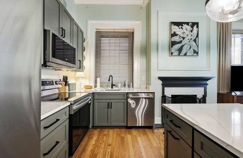 West Suburb Apartment | The Bell-Smith Suite at Historic Indigo House with Garden near Rupp Arena