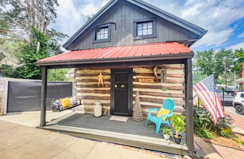 Augusta Cabin | The Bertha's Log Cabin