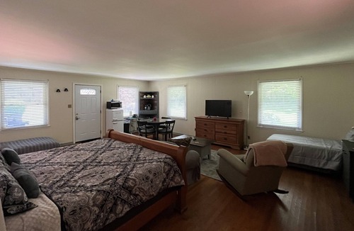 Damascus House | The Big Dam Room